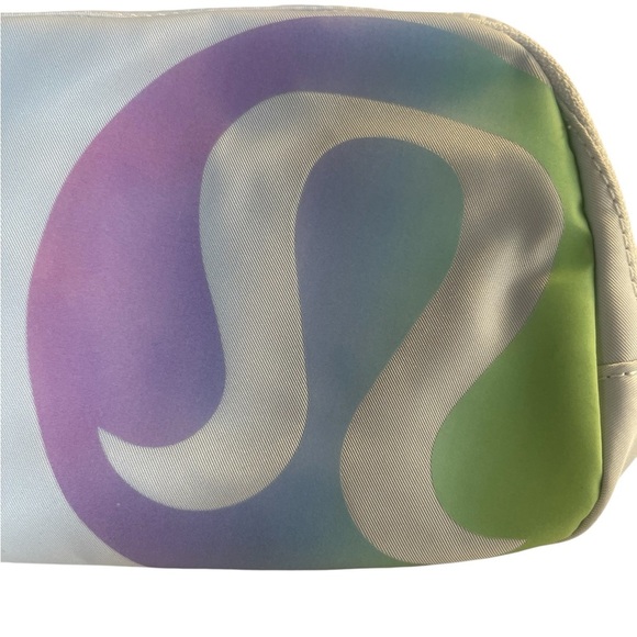 Lululemon NWOT Everywhere Belt Bag Vapor/
Persian Violet Rainbow Logo - Picture 15 of 15
